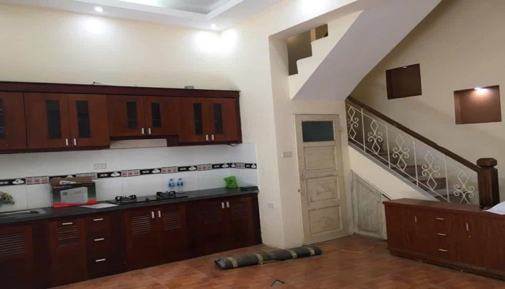 Cho thuê nhà ngõ 460 Khương Đình, 5 tầng, 36m2, 3 ngủ khép kín, 10..5 triệu